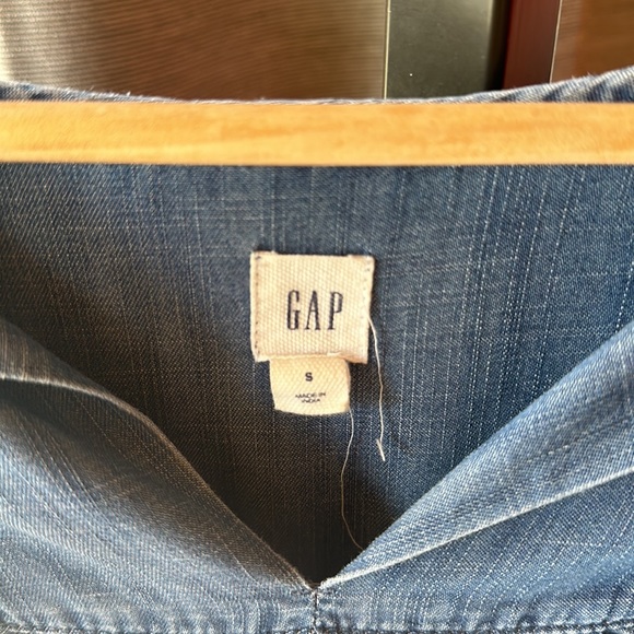 GAP Chambray Ruffle top size Small - Picture 3 of 5